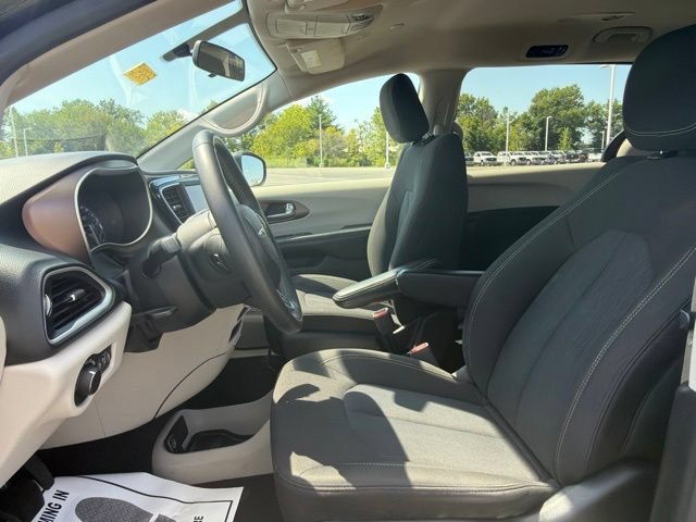 Used 2022 Chrysler Voyager LX FWD image 26