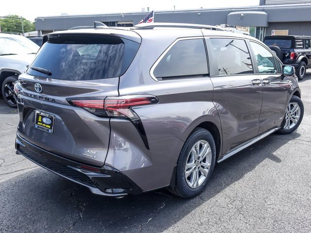 Used 2021 Toyota Sienna XSE w/ XSE Plus Package AWD/4WD image 10