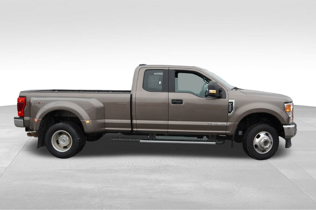 Certified 2022 Ford F350 XLT image 3