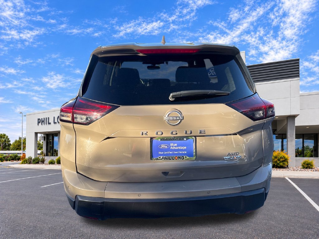 Used 2025 Nissan Rogue SV AWD/4WD image 6