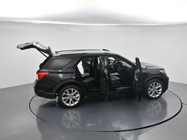 Certified 2024 Ford Explorer Platinum w/ Technology Package AWD/4WD image 50