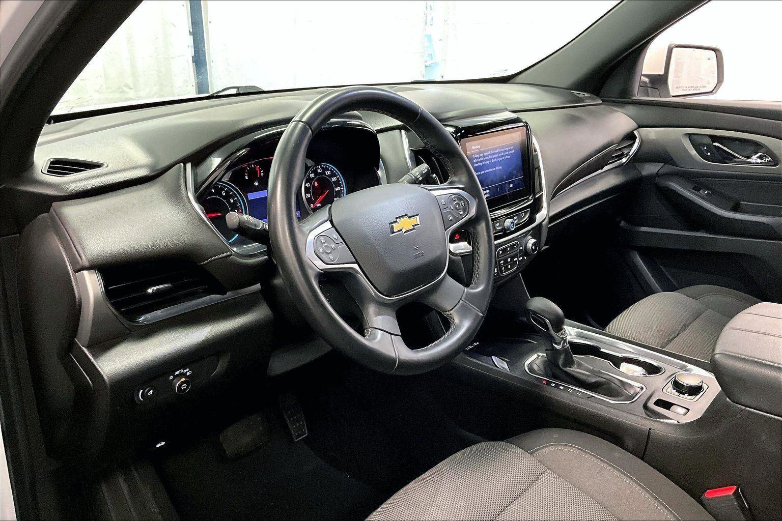 Used 2023 Chevrolet Traverse LT image 12
