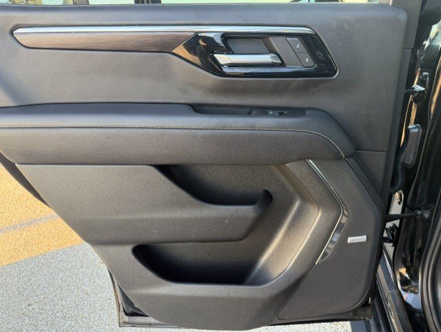 Used 2025 Chevrolet Tahoe Premier AWD/4WD image 28