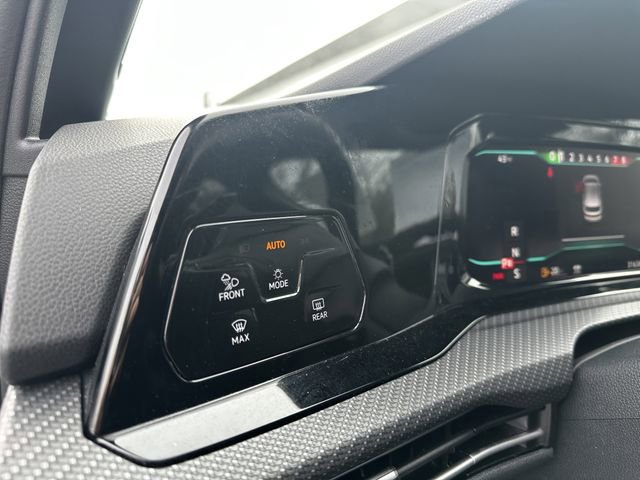 Used 2024 Volkswagen Golf R image 31