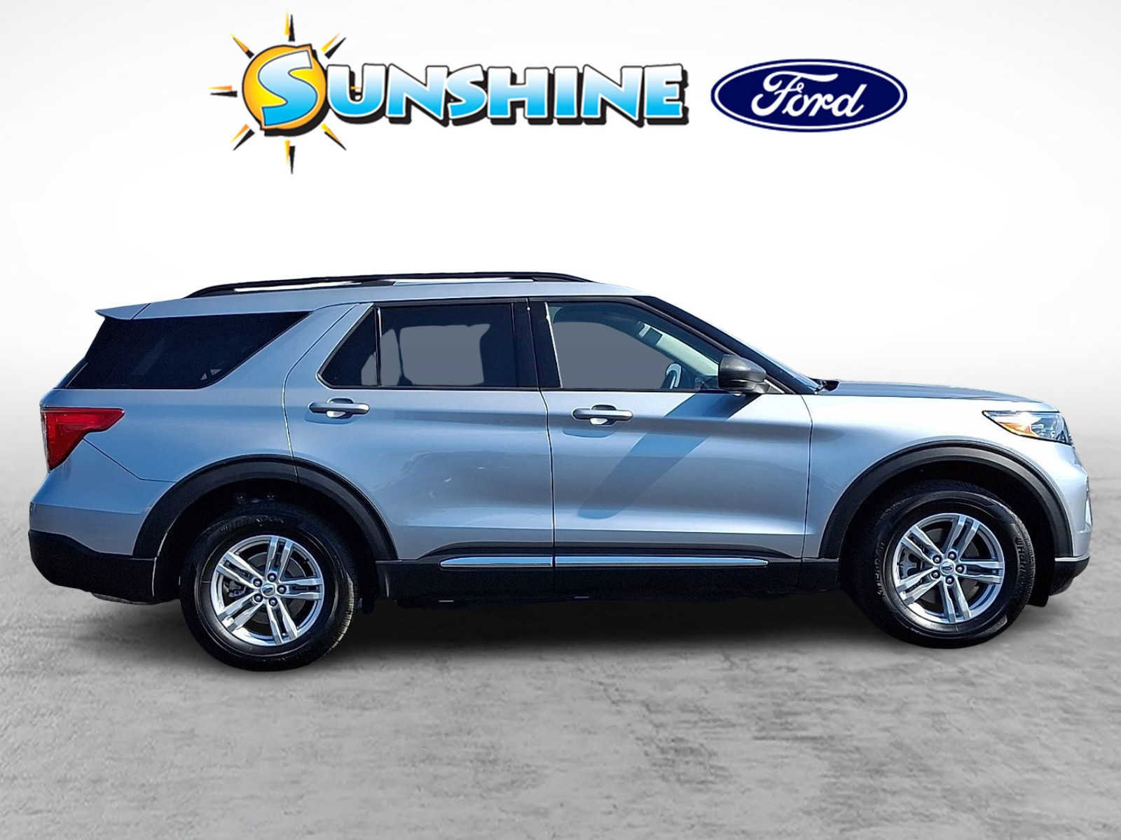 Certified 2022 Ford Explorer XLT w/ Equipment Group 202A image 5