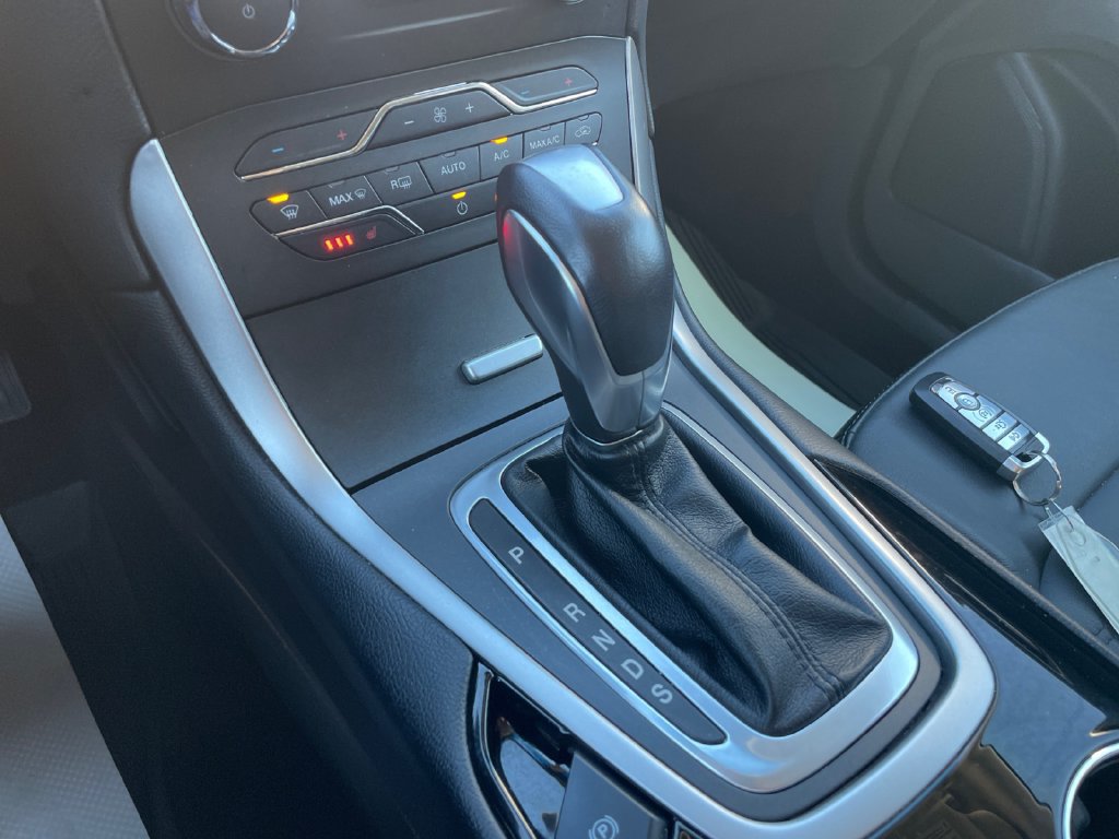 Certified 2018 Ford Edge SEL w/ Equipment Group 201A AWD/4WD image 38