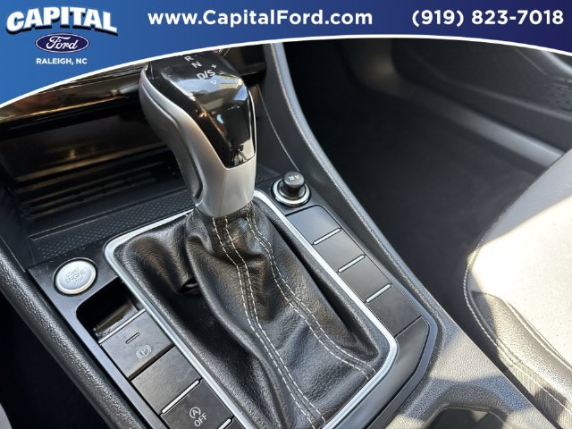 Used 2025 Volkswagen Jetta SE FWD image 31