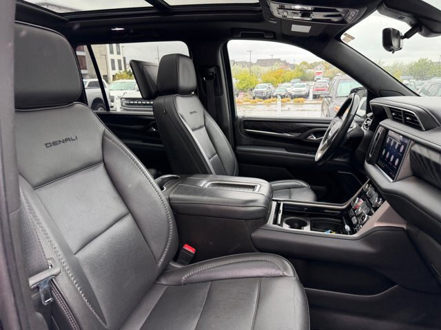 Used 2021 GMC Yukon XL Denali w/ Denali Premium Package AWD/4WD image 20
