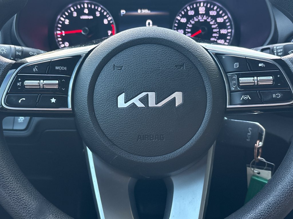 Used 2022 Kia Forte LXS FWD image 7