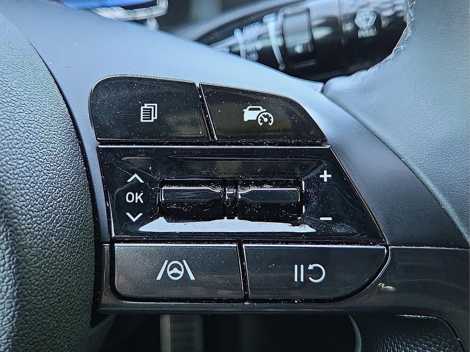 Used 2025 Hyundai Elantra Sport FWD image 19