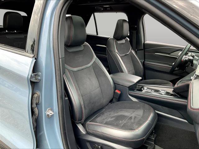 Certified 2025 Ford Explorer ST AWD/4WD image 32