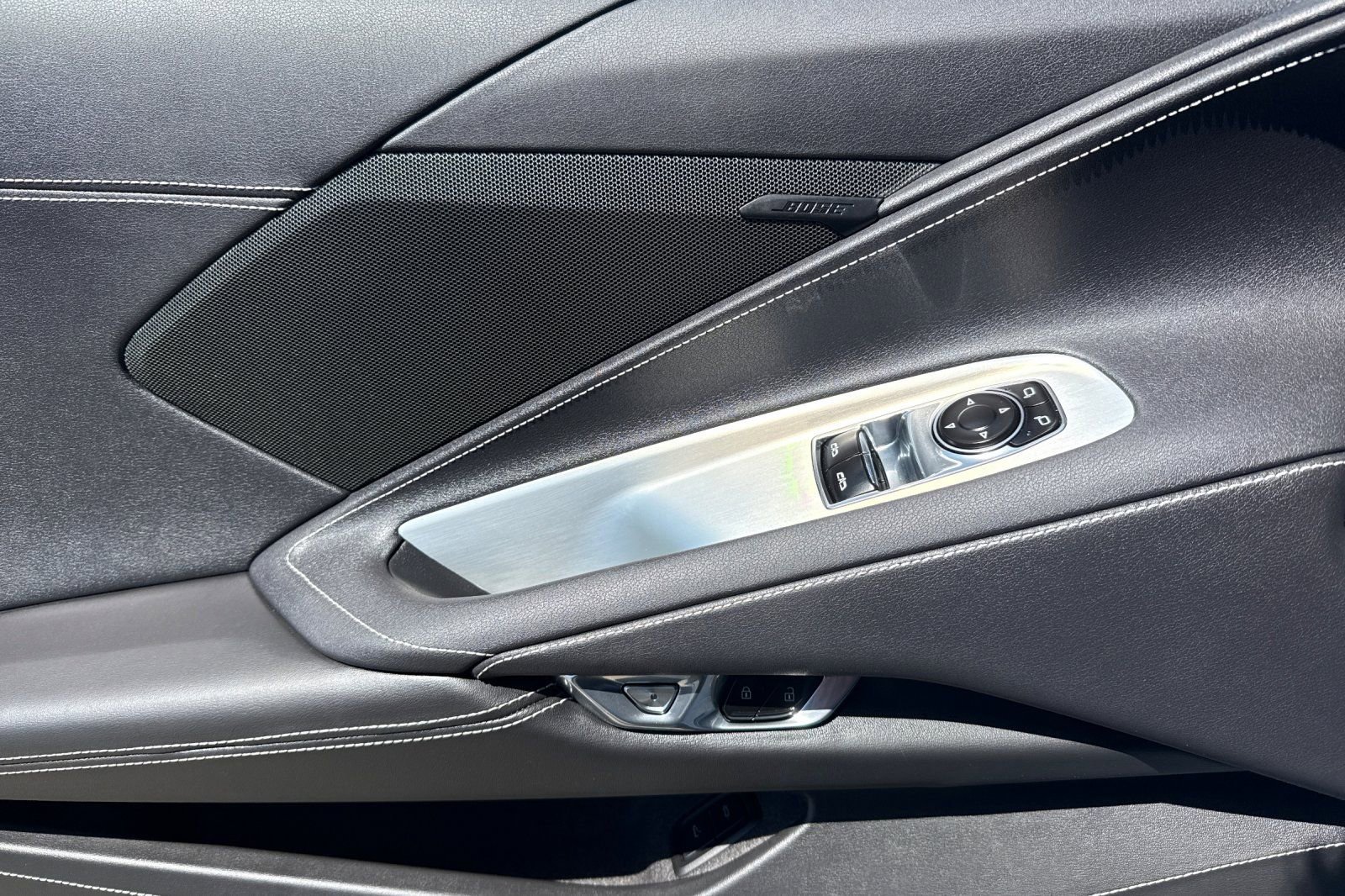 Used 2020 Chevrolet Corvette Stingray Coupe w/ Chrome Exterior Badge Package RWD image 12