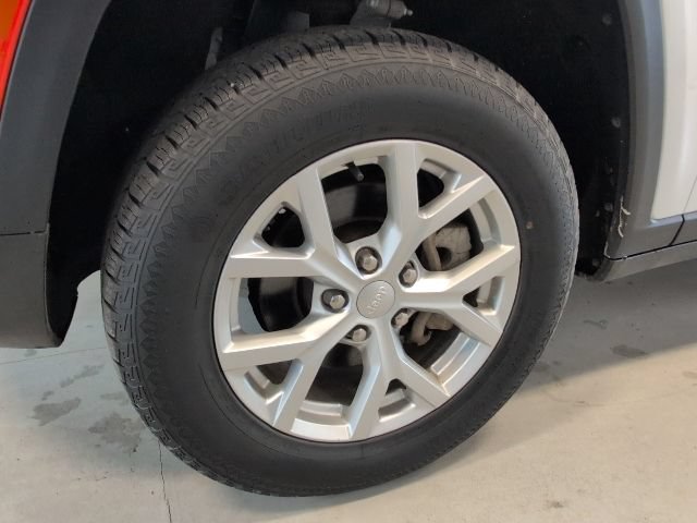 Used 2023 Jeep Grand Cherokee Limited AWD/4WD image 9