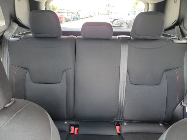 Used 2023 Jeep Renegade Trailhawk AWD/4WD image 18