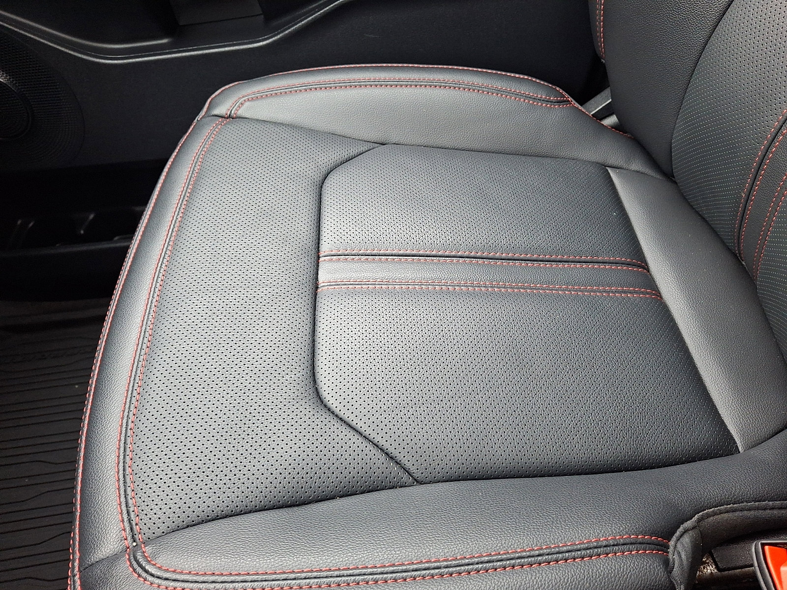 Certified 2024 Ford Expedition Limited image 26