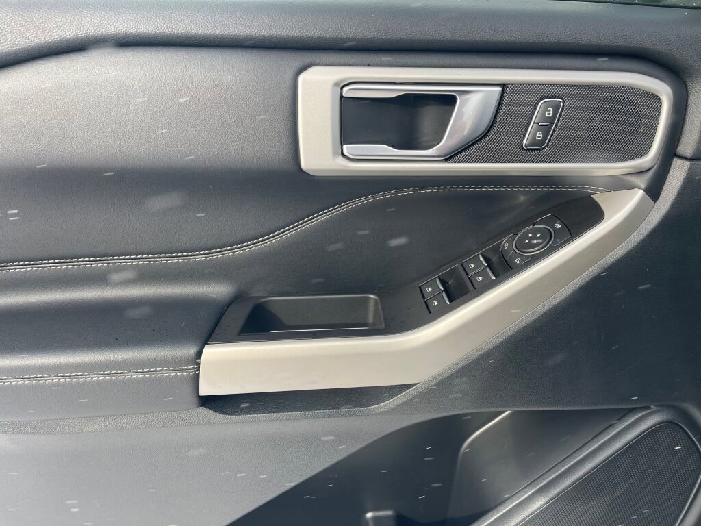 Certified 2022 Ford Explorer XLT w/ Equipment Group 202A image 13