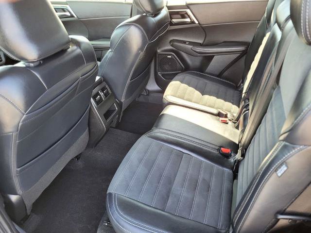 Used 2025 Mitsubishi Outlander SE FWD image 12