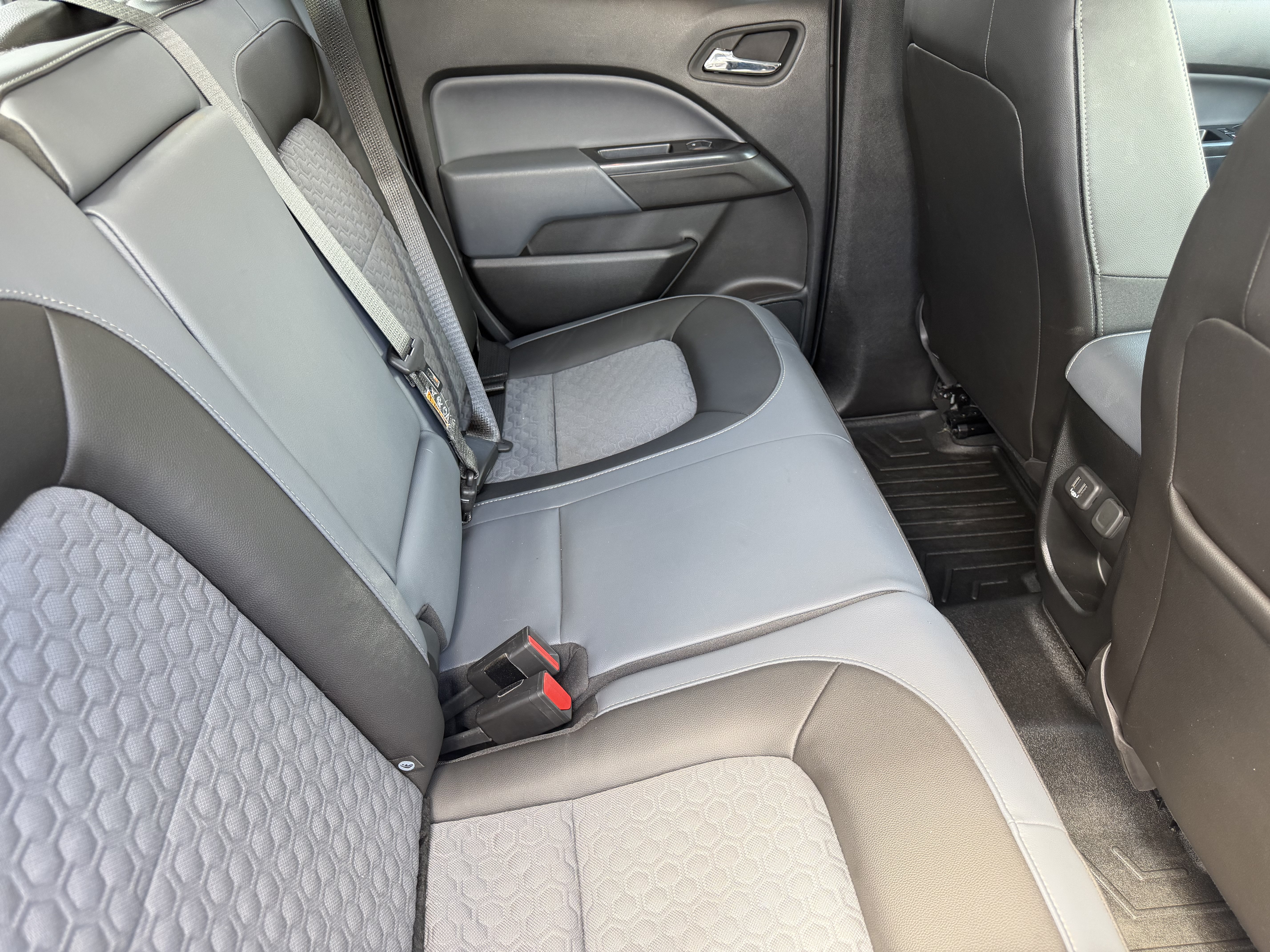 Used 2022 Chevrolet Colorado Z71 AWD/4WD image 12