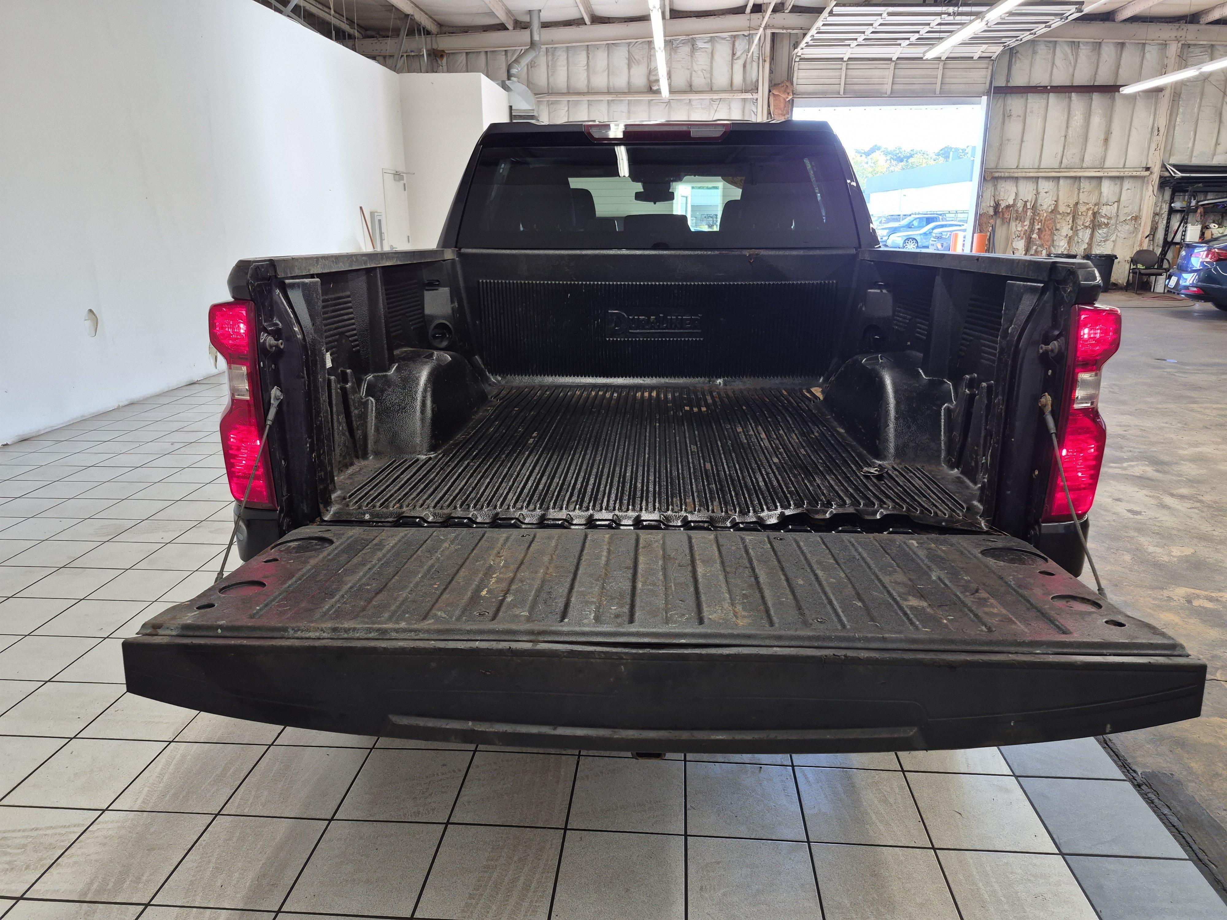 Used 2022 Chevrolet Silverado 1500 LT w/ LPO, Dark Essentials Package AWD/4WD image 7