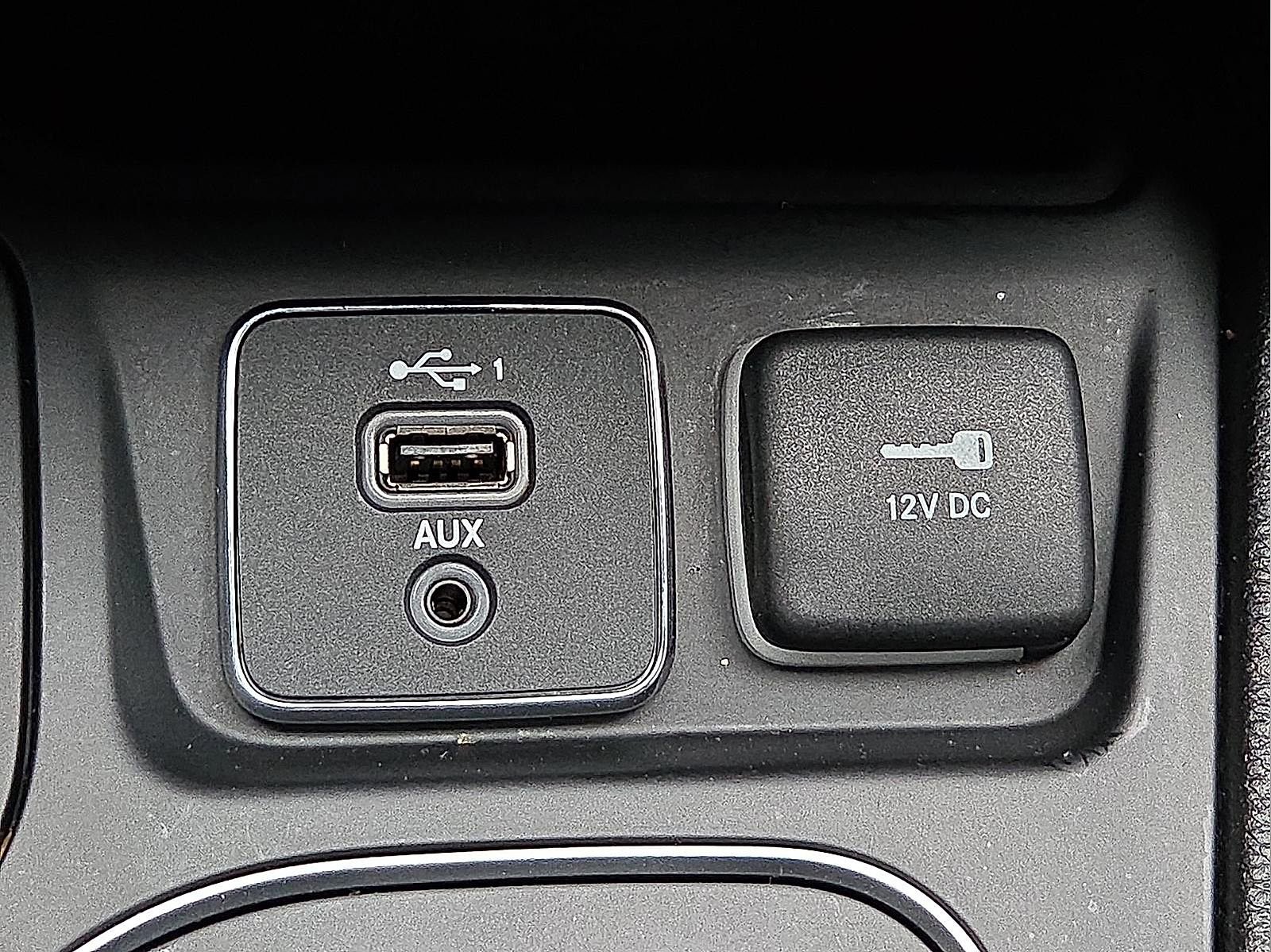 Used 2020 Jeep Cherokee Latitude Plus w/ Cold Weather Group image 17