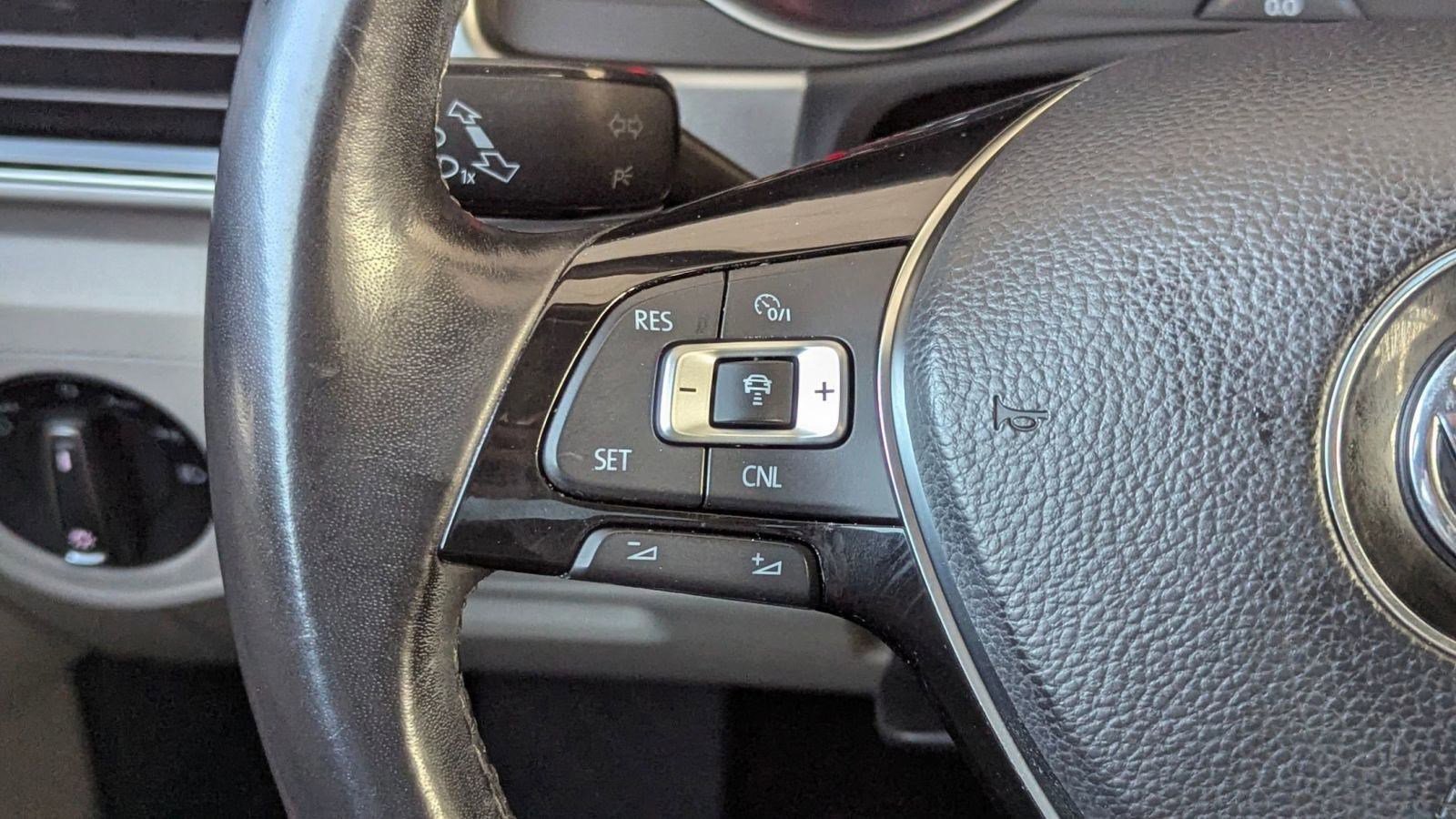 Used 2018 Volkswagen Atlas SEL w/ R-Line Package image 16