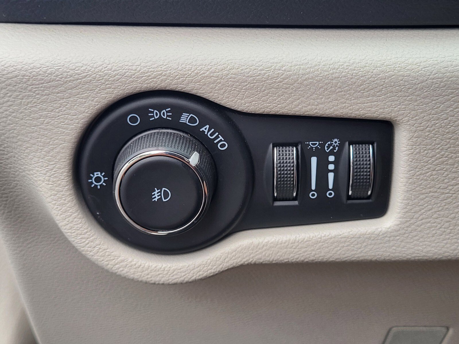 Used 2023 Chrysler Pacifica Touring-L FWD image 23