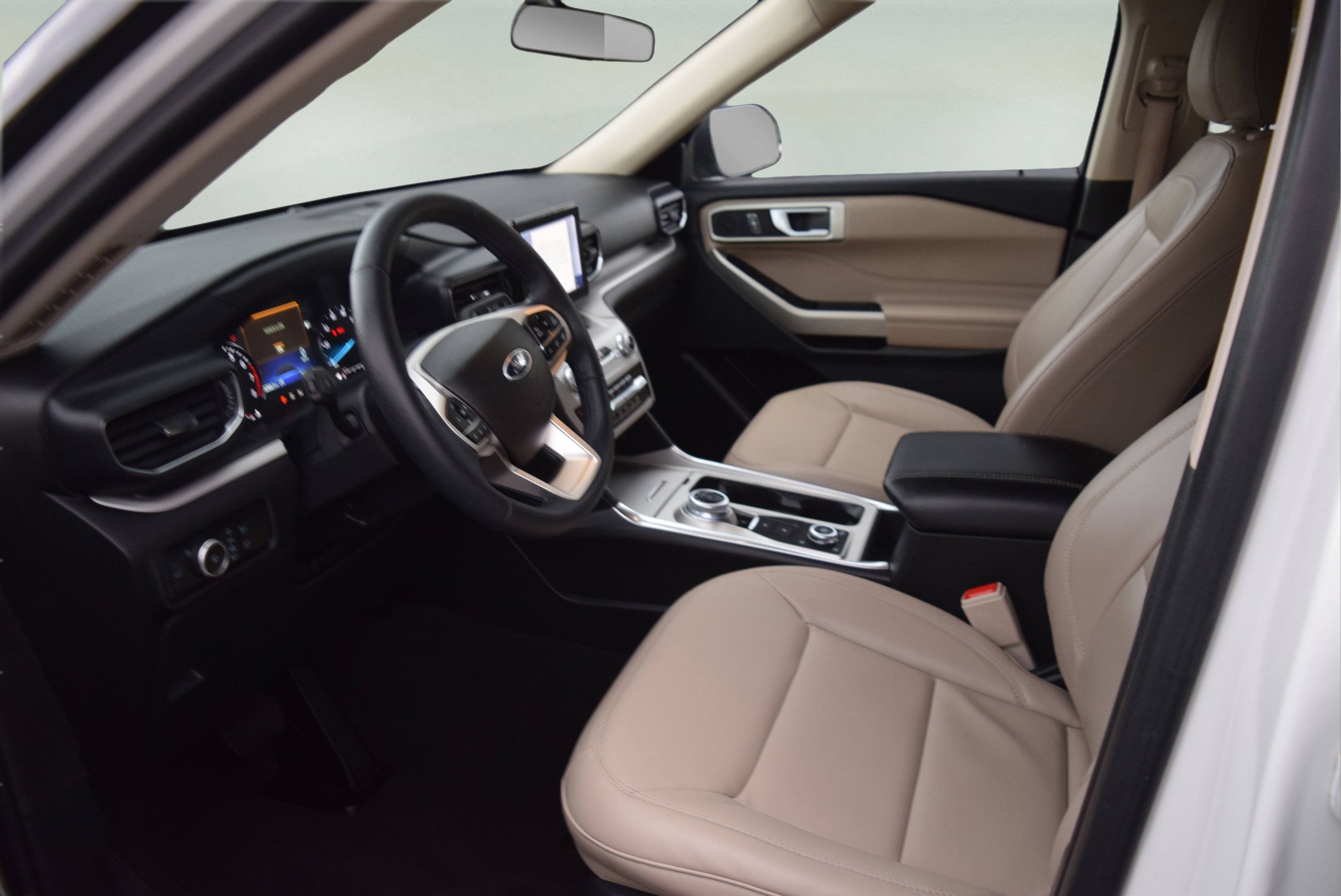 Certified 2023 Ford Explorer XLT w/ Equipment Group 202A image 10