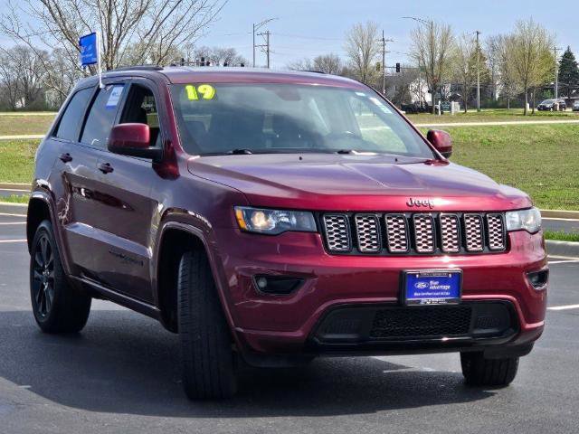 Used 2019 Jeep Grand Cherokee Altitude AWD/4WD image 4