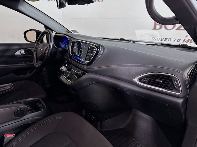 Used 2021 Chrysler Pacifica Touring w/ S Appearance Package image 33