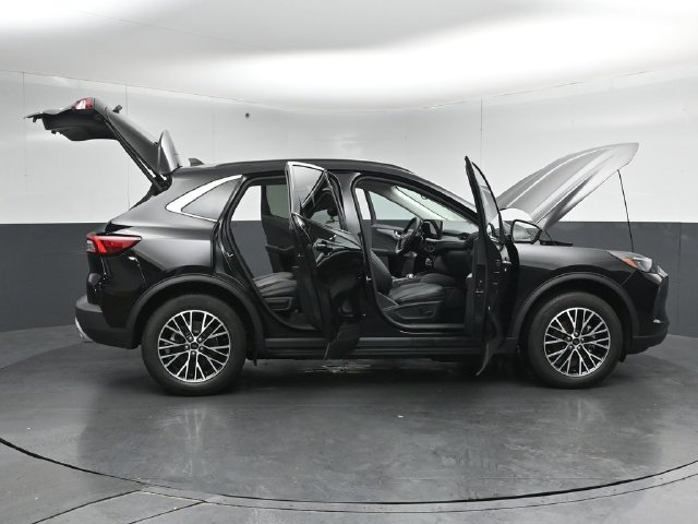 Certified 2026 Ford Escape SE w/ PHEV Premium Package FWD image 60