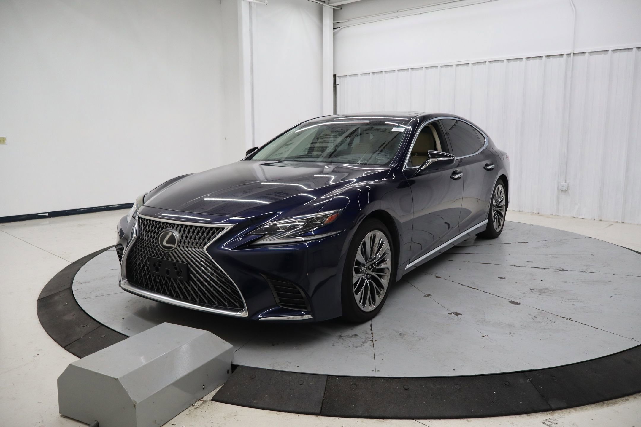 Used 2020 Lexus LS 500 w/ Interior Upgrade Package RWD image 7