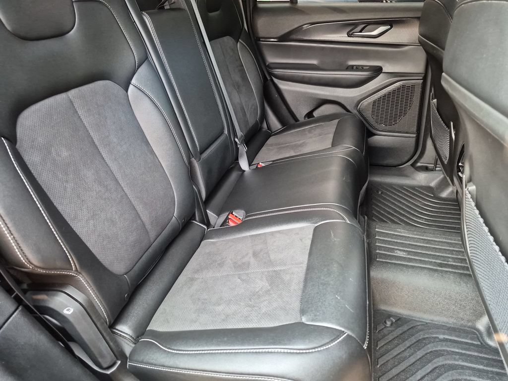 Used 2024 Jeep Grand Cherokee Altitude AWD/4WD image 38