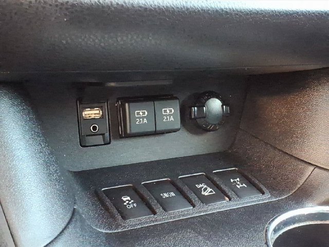 Used 2019 Toyota Highlander XLE w/ Carpet Mat Package (TMS) AWD/4WD image 21