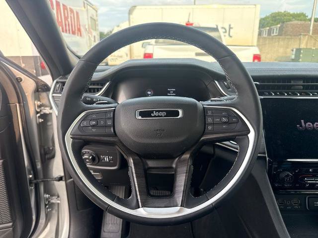 Used 2024 Jeep Grand Cherokee L Limited w/ Luxury Tech Group II AWD/4WD image 3