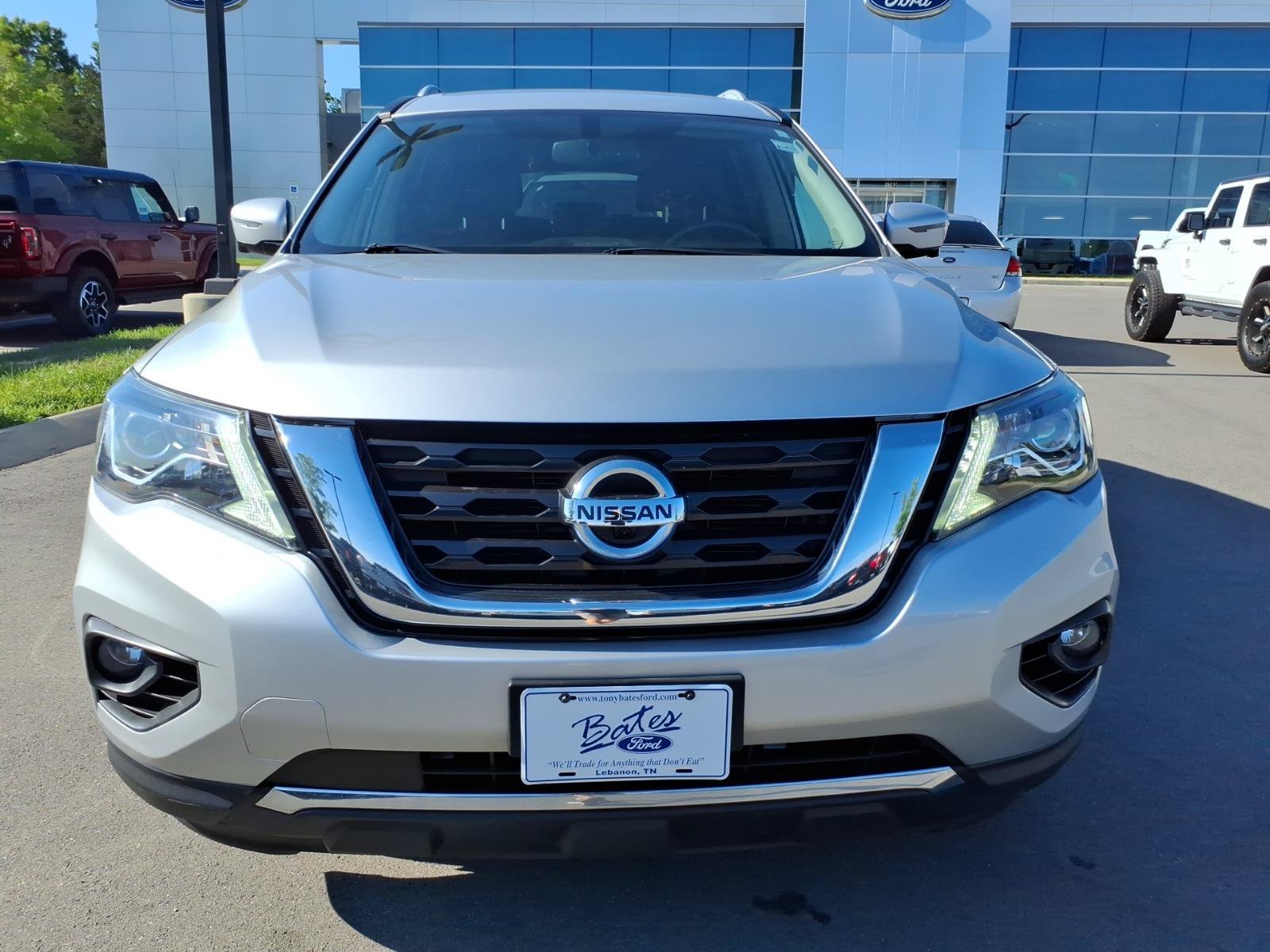 Used 2017 Nissan Pathfinder Platinum w/ Family Entertainment Package AWD/4WD image 8