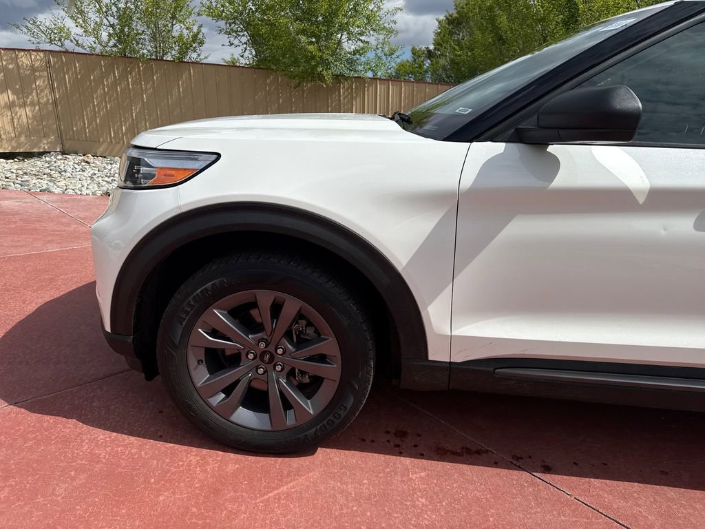 Certified 2021 Ford Explorer XLT w/ Equipment Group 202A AWD/4WD image 36