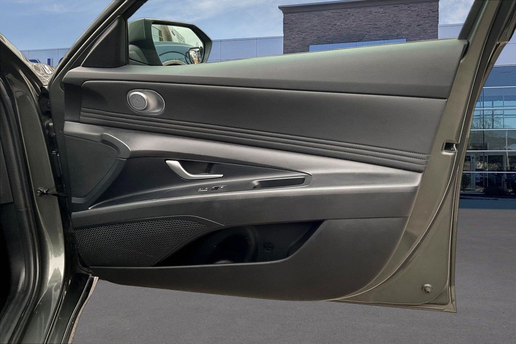 Used 2025 Hyundai Elantra SEL FWD image 26