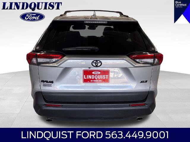 Used 2020 Toyota RAV4 XLE w/ Convenience Package FWD image 4