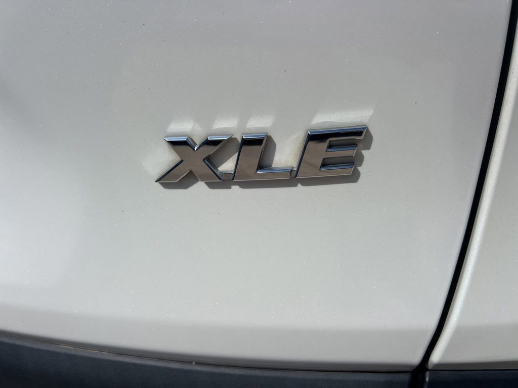 Used 2021 Toyota RAV4 XLE Premium image 16
