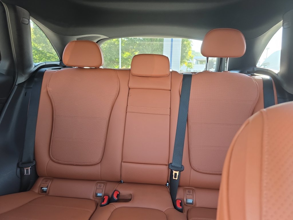 Used 2025 Mercedes-Benz GLC 300 4MATIC image 39