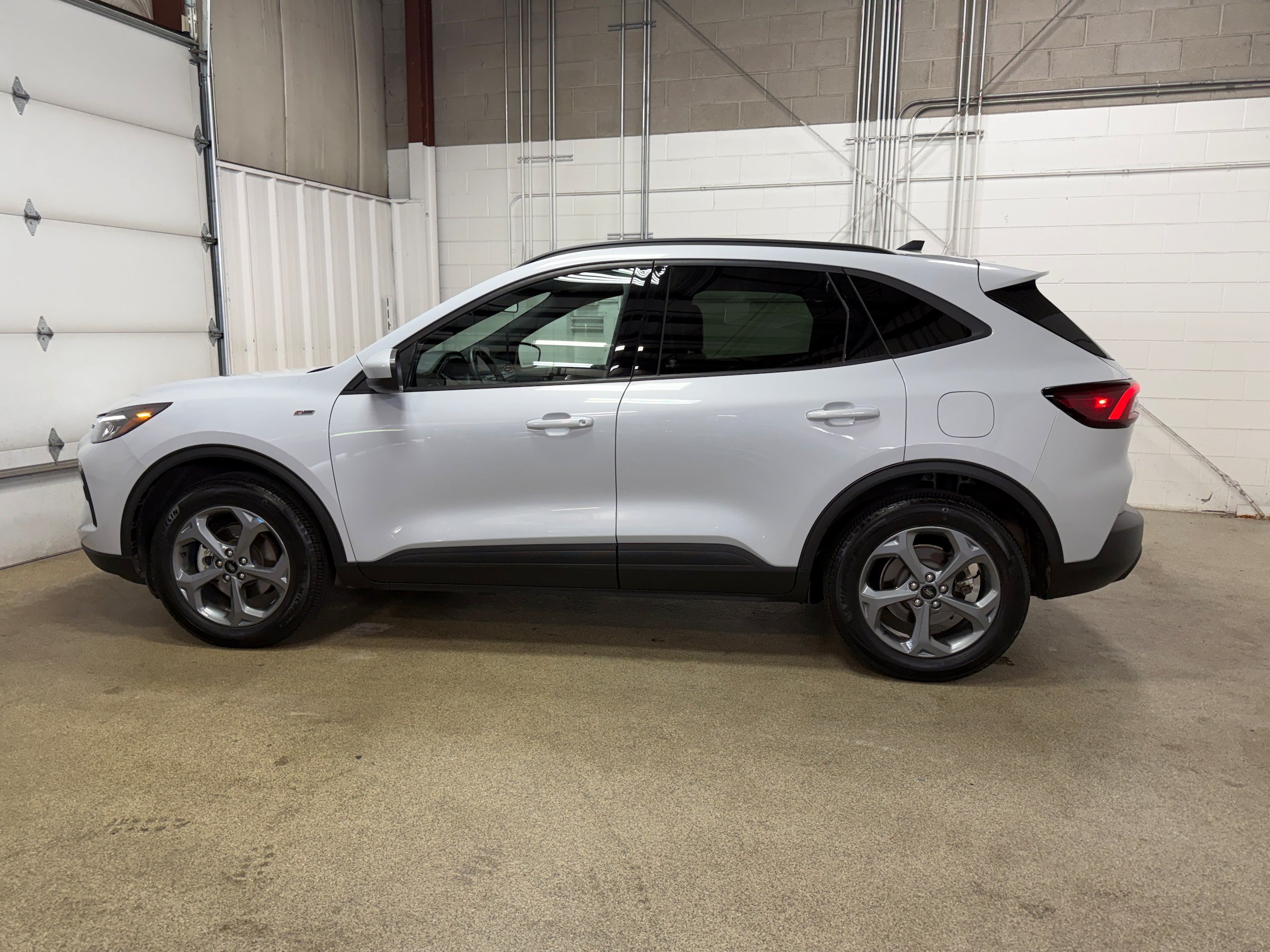 Certified 2025 Ford Escape ST-Line Select AWD/4WD image 6