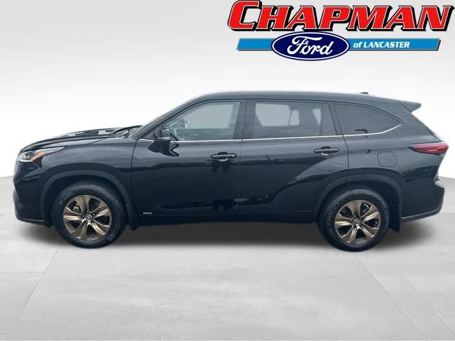 Used 2022 Toyota Highlander Bronze Edition AWD/4WD image 2