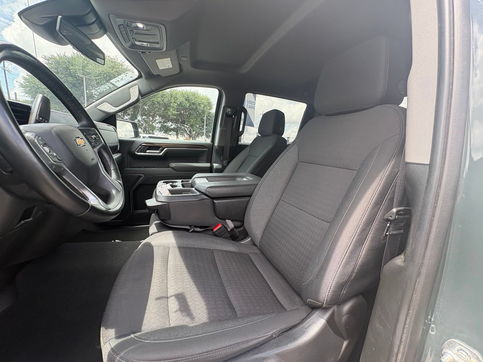 Used 2025 Chevrolet Silverado 1500 LT AWD/4WD image 14