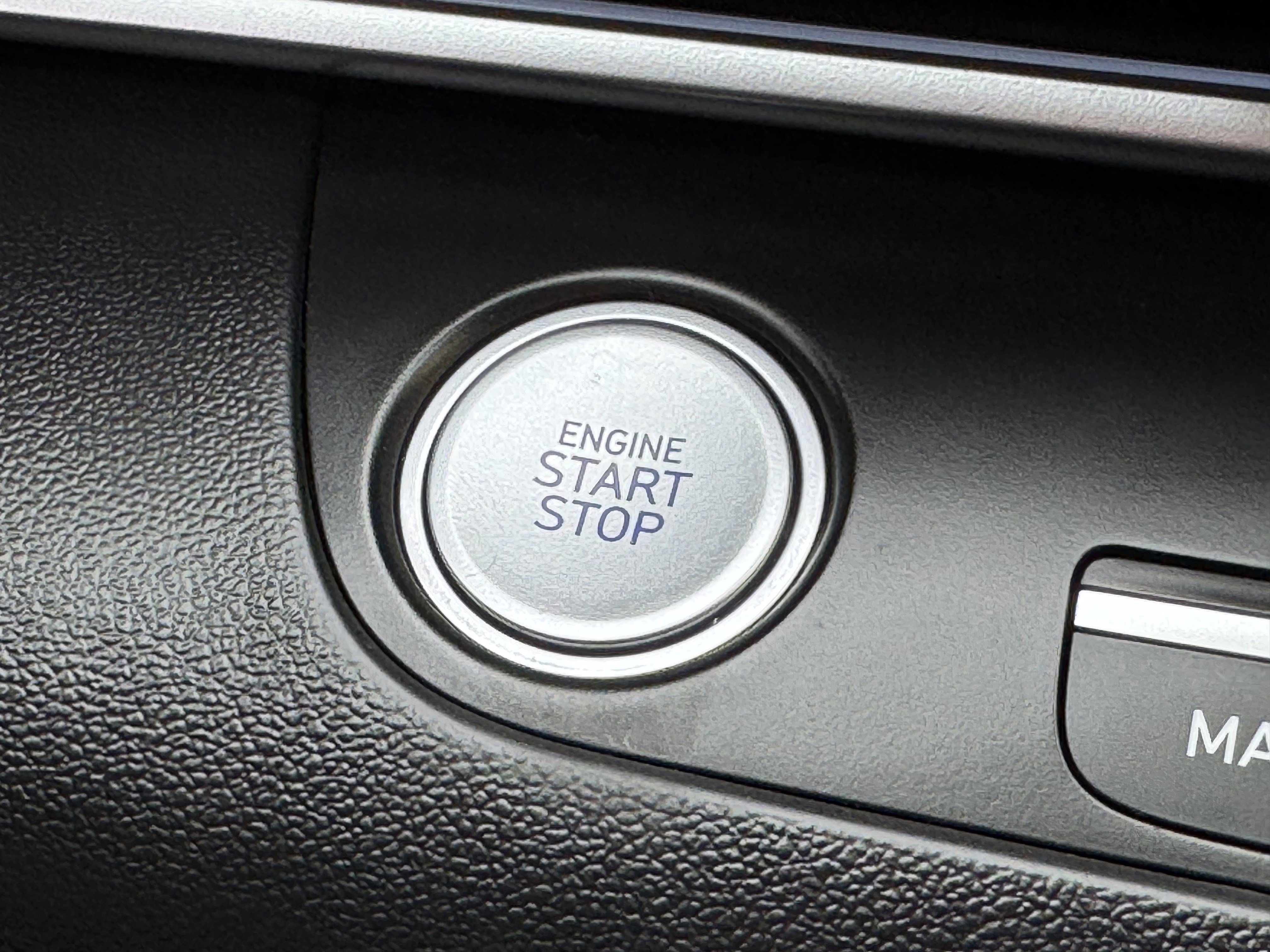 Used 2025 Hyundai Elantra Limited image 21