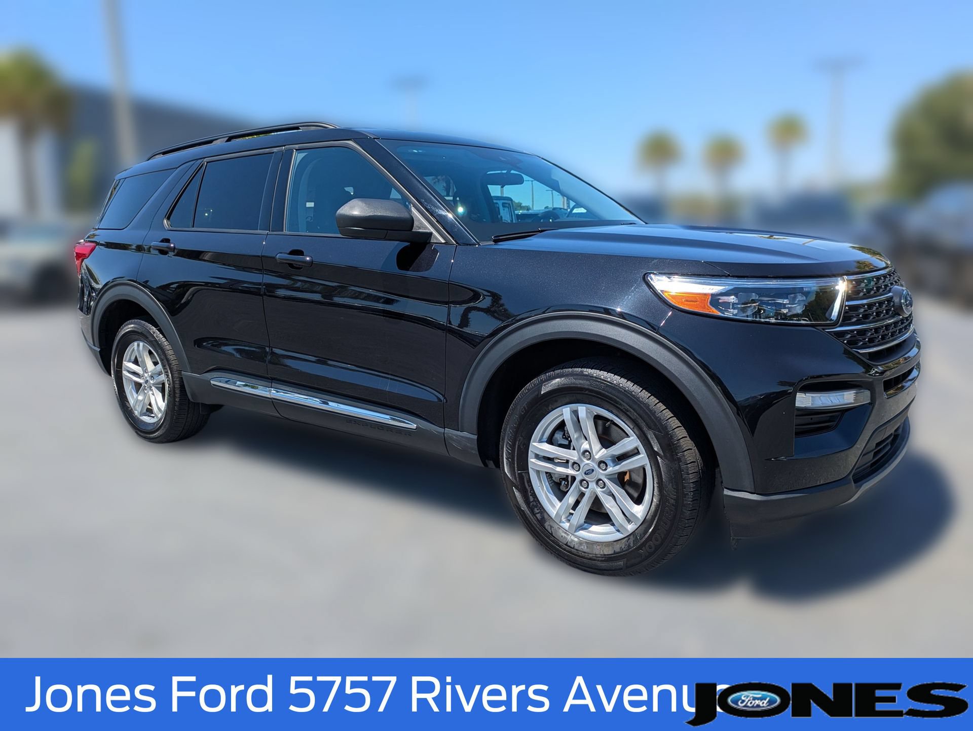 Certified 2023 Ford Explorer XLT w/ Equipment Group 202A AWD/4WD image 3