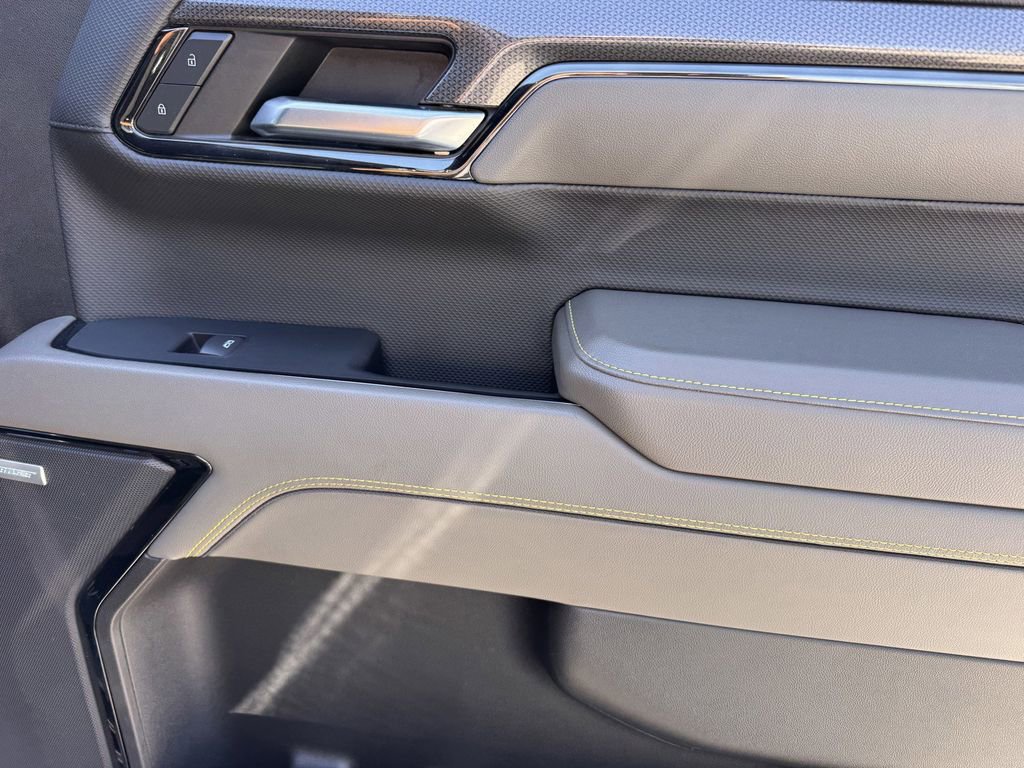 Used 2023 Chevrolet Silverado 1500 ZR2 w/ Technology Package image 9