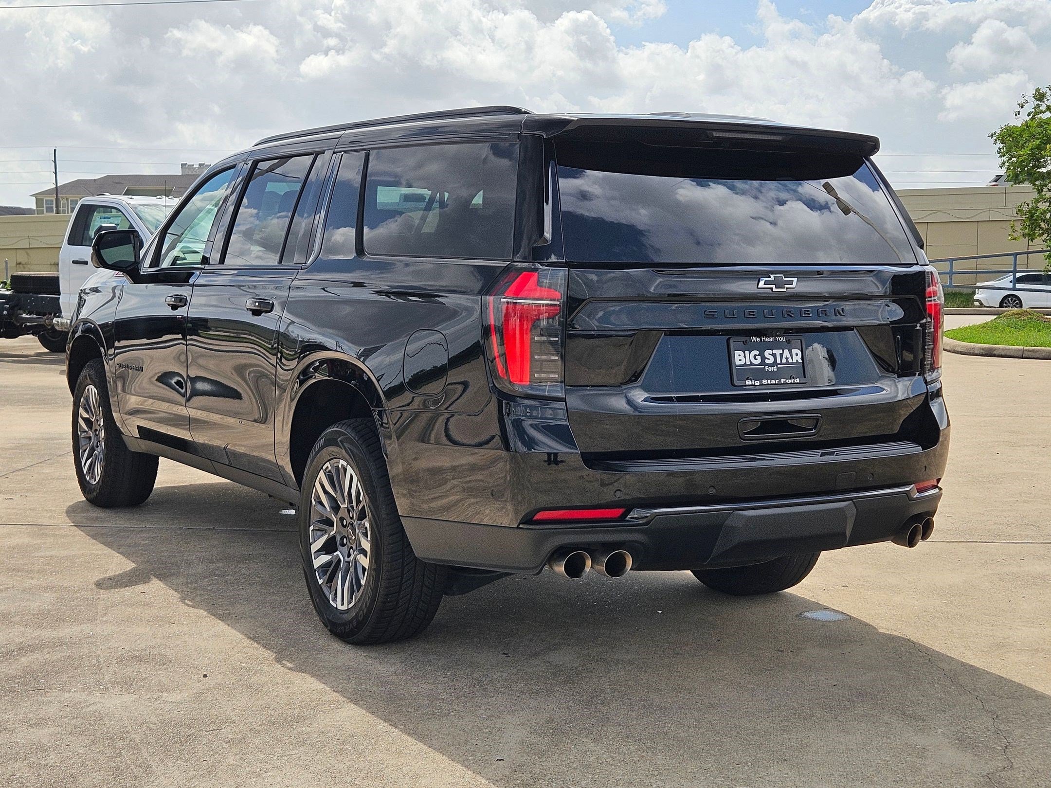 Used 2025 Chevrolet Suburban Z71 AWD/4WD image 7