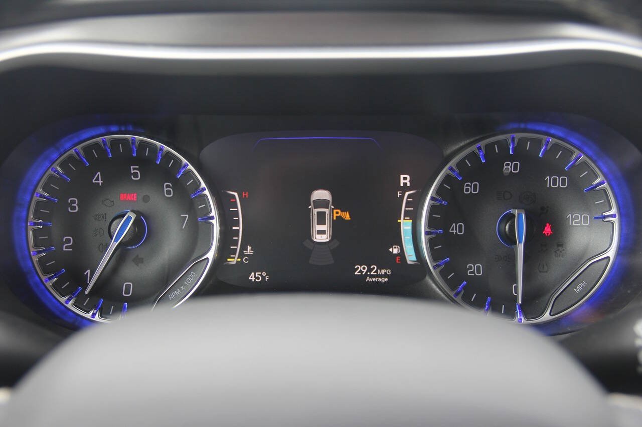 Used 2024 Chrysler Pacifica Touring-L FWD image 41