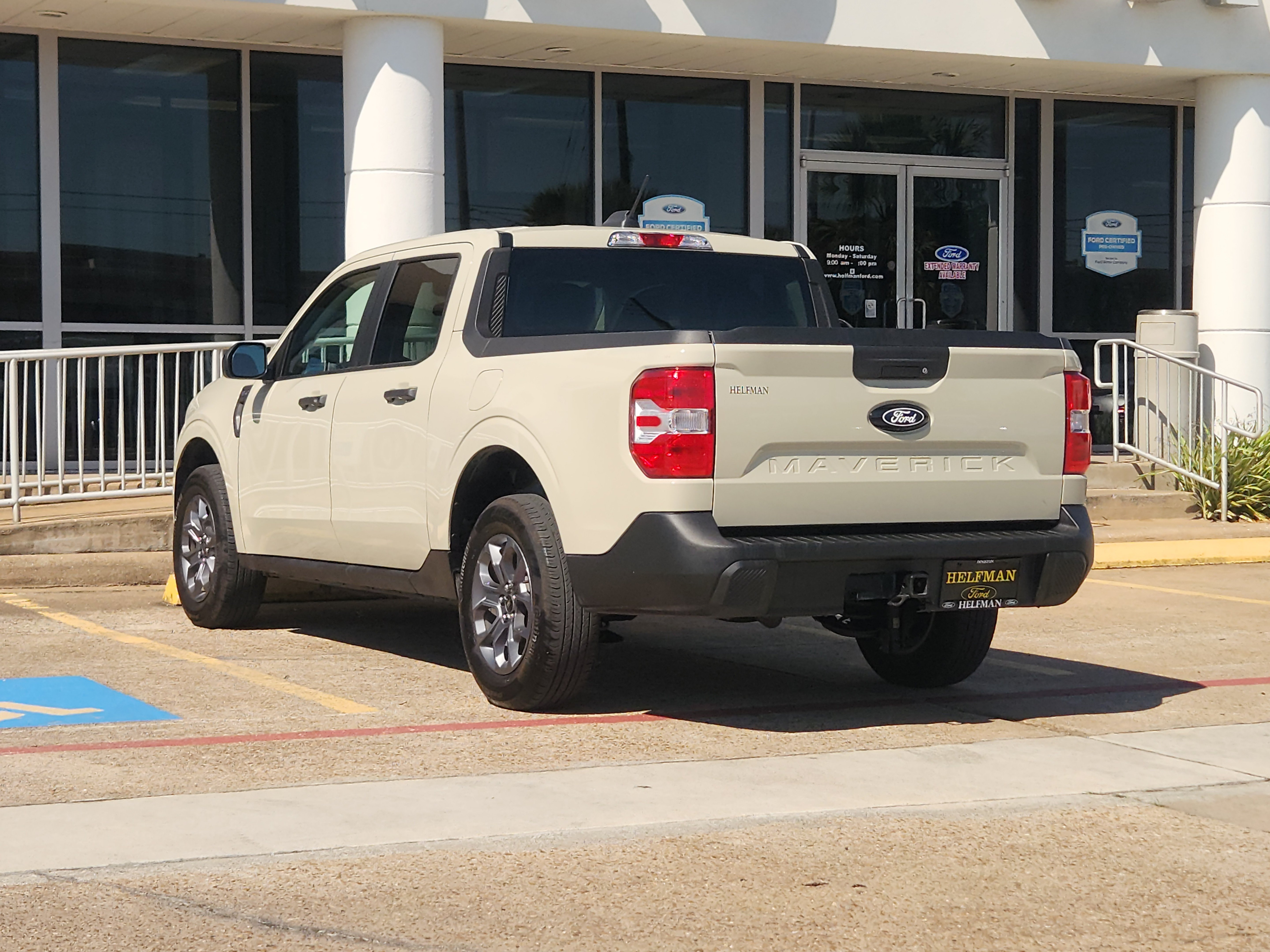 Certified 2025 Ford Maverick XLT FWD image 3