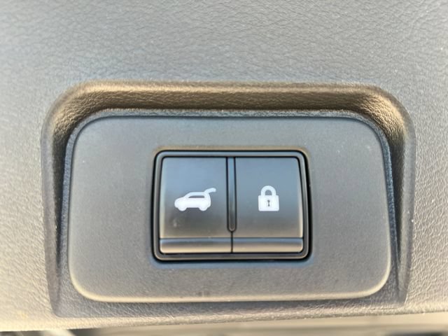 Used 2025 Nissan Rogue SV AWD/4WD image 10
